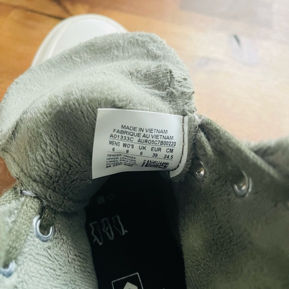 Converse Chuck 70 Hi top leather trainers with faux fur lining in utility green - Picture 11 of 13